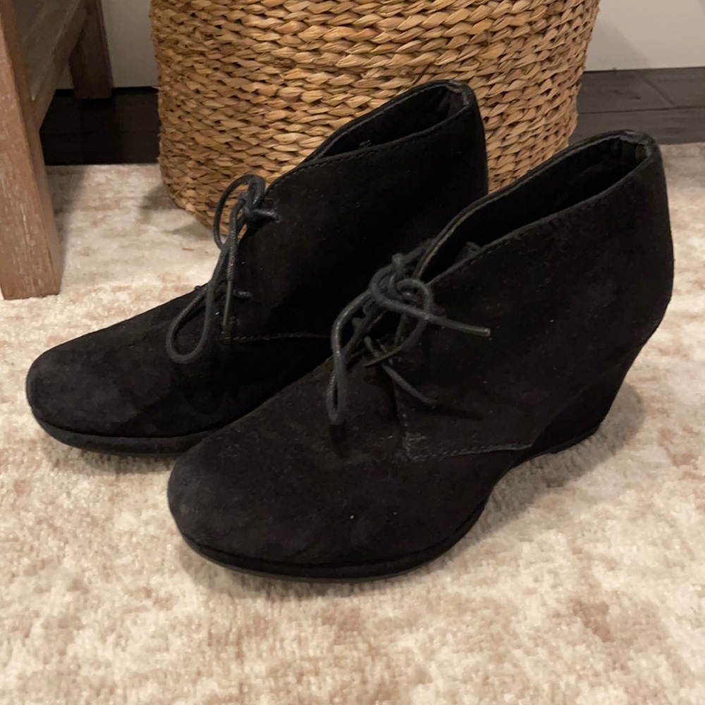 Clarks Black Suede Wedge Booties sz 7M